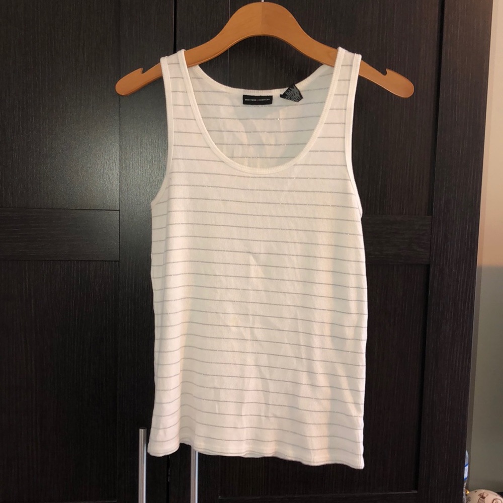 NEW YORK AND COMPANY ribbed tank.